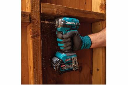 Бесщеточный ударный шуруповерт Makita 40B XGT TD003GZ 