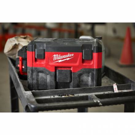 Аккумуляторный пылесос Milwaukee M18 VC2