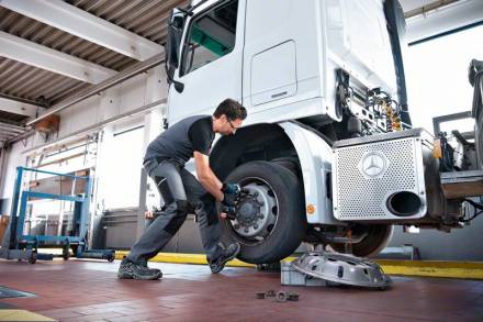 Аккумуляторный ударный гайковёрт Bosch GDS 18V-1000 (0.601.9J8.304)  1