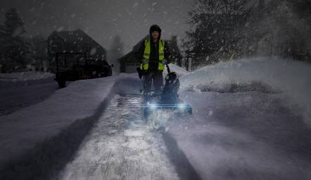 Аккумуляторный снегоуборщик Greenworks GD82STK5, 2602507UС2 ,82v, 56 см, c АКБ 2x2.5Aч и двойное ЗУ