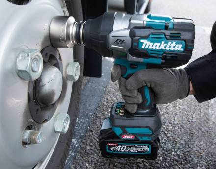 Аккумуляторный ударный гайковерт Makita TW001GZ