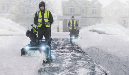 Снегоуборщик аккумуляторный Greenworks 82SN22 Арт. 2603307, 82V, 56 см, бесщеточный, без АКБ и ЗУ