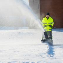 Снегоуборщик аккумуляторный Greenworks 82SN22 Арт. 2603307UB, 82V, 56 см, бесщеточный, c 1хАКБ 5АЧ и ЗУ