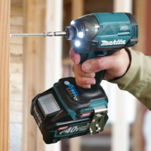 Аккумуляторный ударный шуруповерт Makita XGT TD002GD201( 2 АКБ х 2,5 Ач, ЗУ)
