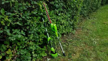 Кусторез аккумуляторный штанговый Greenworks 40V, 51см (без АКБ и ЗУ)