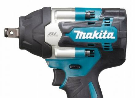 Аккумуляторный ударный гайковерт Makita DTW700RT1J (1 х 5Ач,  ЗУ)