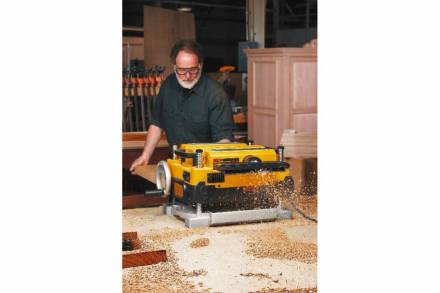 Рейсмусовый станок DeWALT DW735-CN