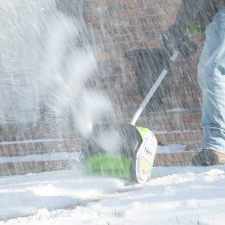 Снегоуборщик аккумуляторный Greenworks GD40SSK4 40V  1х4Ач, ЗУ (2600807UB)