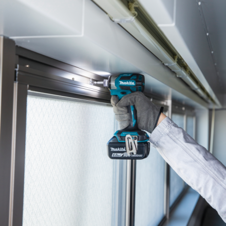 Аккумуляторный ударный шуруповерт (импакт) Makita DTD173RTJ (2х5Ач, ЗУ)